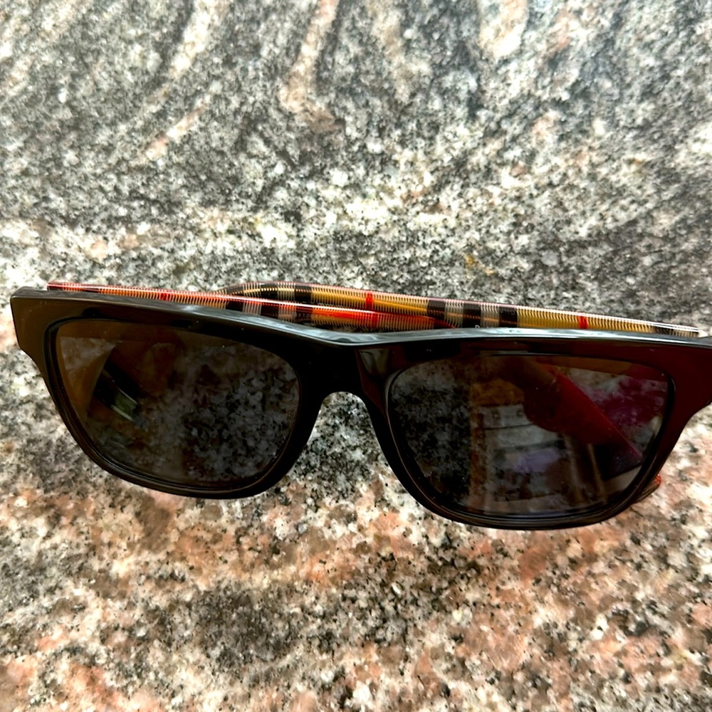 BURBERRY NWT Sunglasses